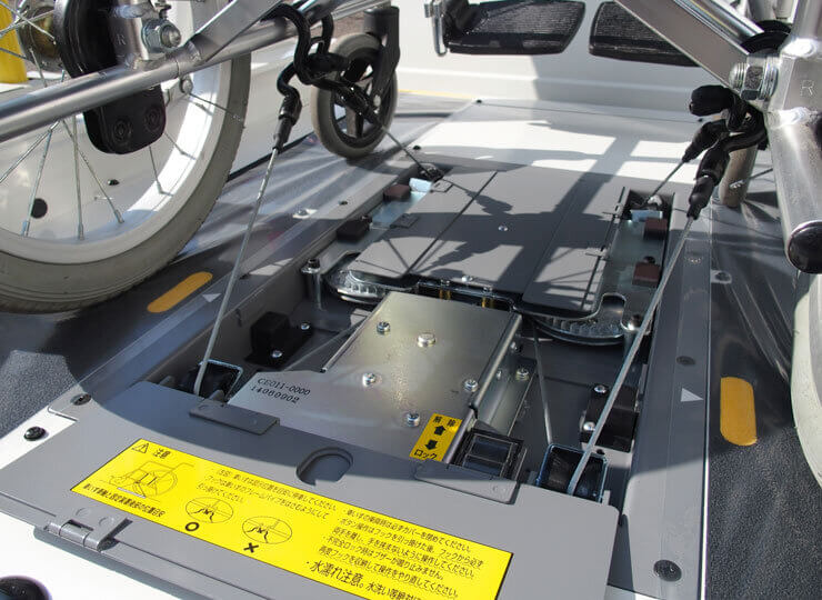 車いす固定装置 CE011