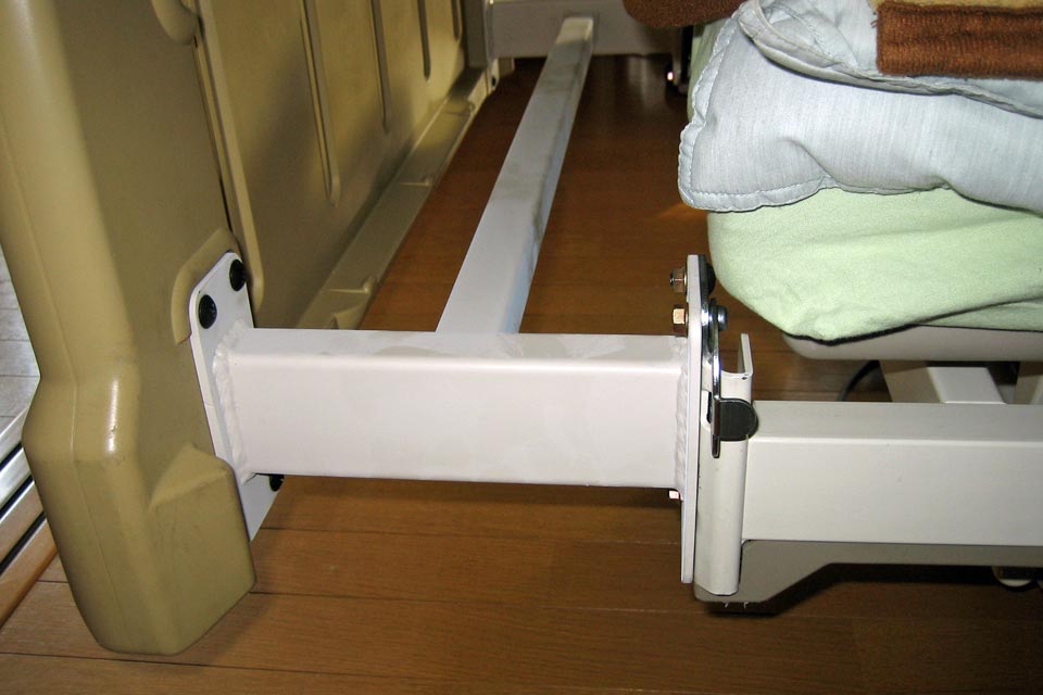 パラマウントベッド　介護ベッドの足元を延長する特注アタッチメント製作！