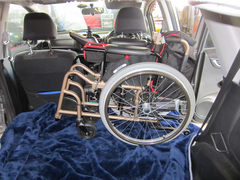 簡易電動車いすの乗せ降ろしを楽にする改造例のご紹介です♪
