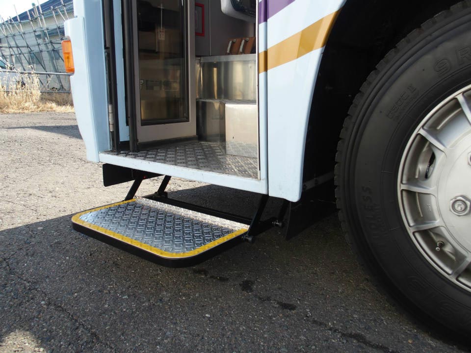 日野レインボー バス用 電動大型補助ステップの取付作業を赤裸々に公開します！