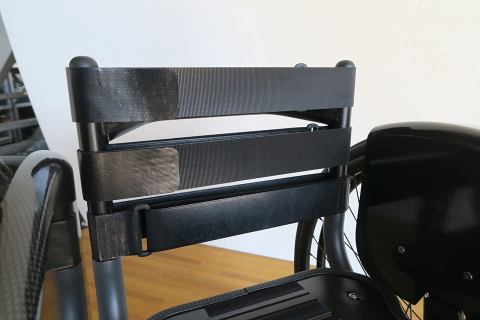 車いすのバックサポート高を計測すると予定より若干高いため、後で調整することにします。